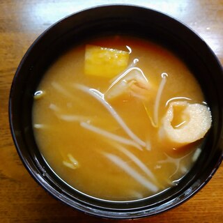 薩摩芋ともやしと麩の味噌汁